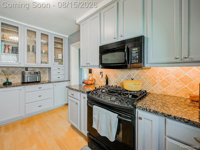 321 Aqua Court, Royal Oak, MI 48073