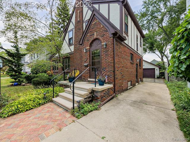 321 Aqua Court, Royal Oak, MI 48073