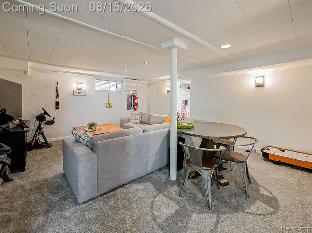 321 Aqua Court, Royal Oak, MI 48073