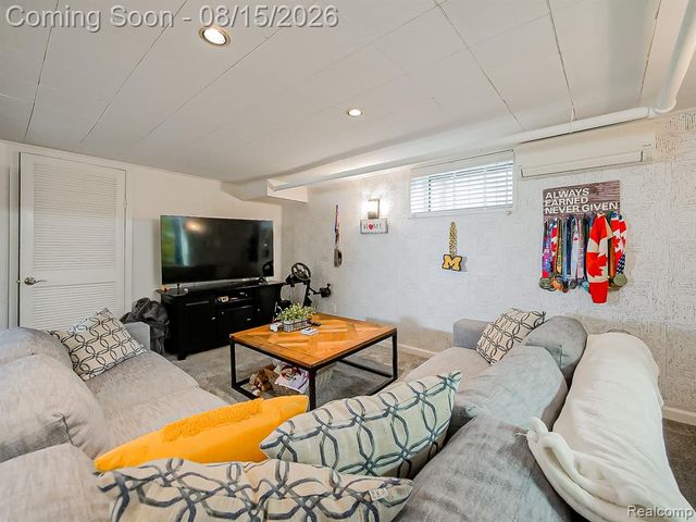 321 Aqua Court, Royal Oak, MI 48073