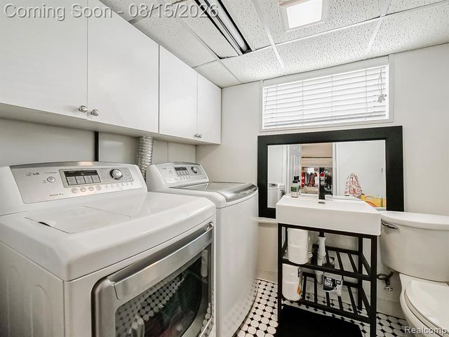 321 Aqua Court, Royal Oak, MI 48073