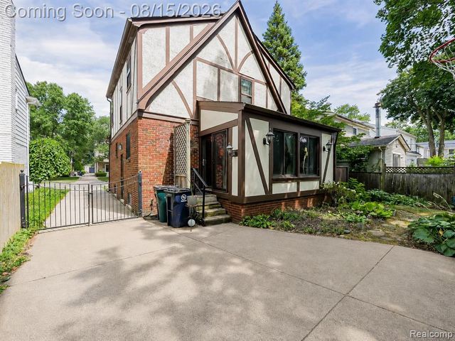 321 Aqua Court, Royal Oak, MI 48073