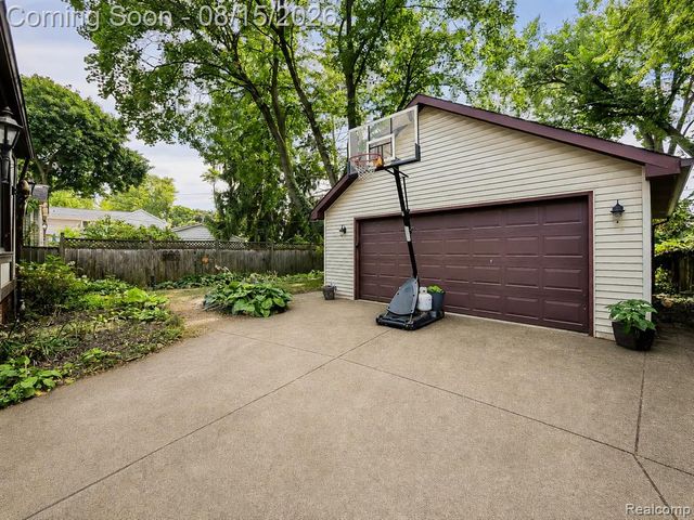 321 Aqua Court, Royal Oak, MI 48073
