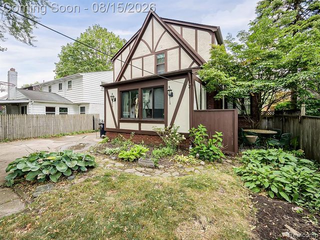 321 Aqua Court, Royal Oak, MI 48073