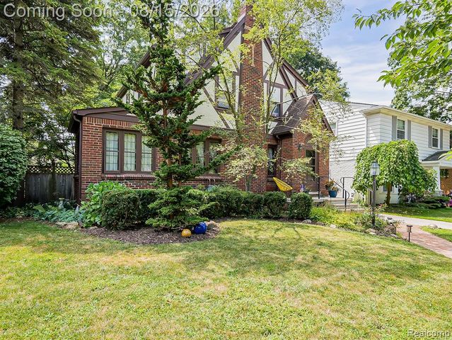 321 Aqua Court, Royal Oak, MI 48073