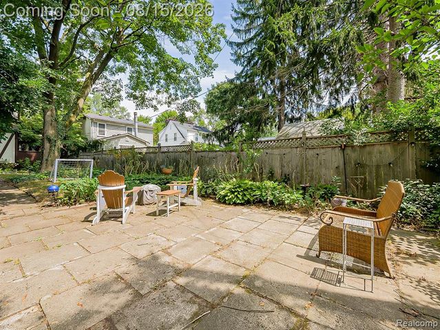 321 Aqua Court, Royal Oak, MI 48073