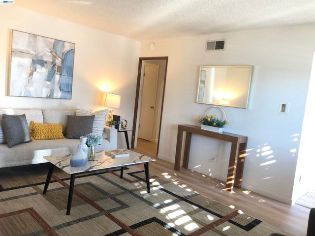 39628 Banyan Tree Rd, Fremont, CA 94538