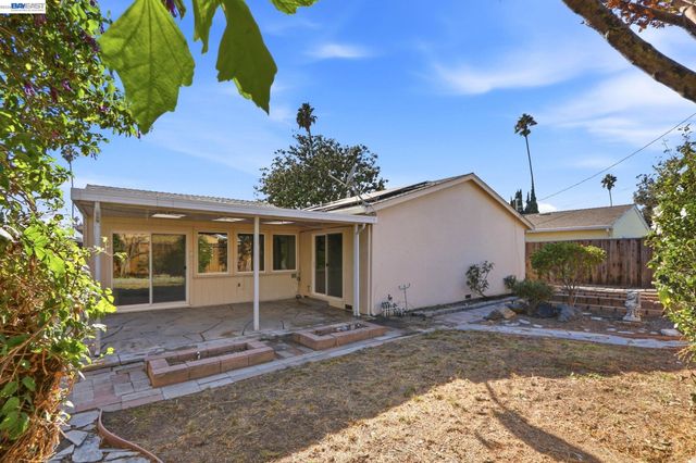 39628 Banyan Tree Rd, Fremont, CA 94538