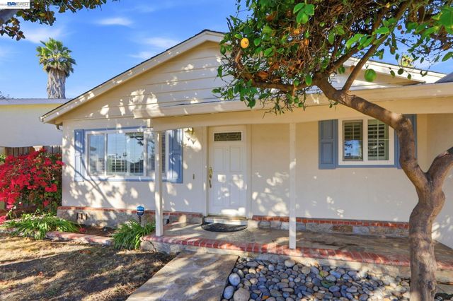 39628 Banyan Tree Rd, Fremont, CA 94538