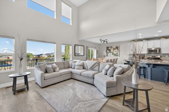 4087 W GREAT NECK DR, South Jordan, UT 84009