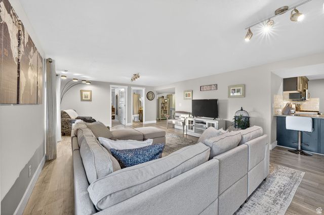 4087 W GREAT NECK DR, South Jordan, UT 84009
