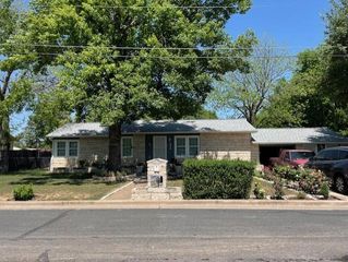 304 Oak Plaza PLZ, Austin, TX 78753