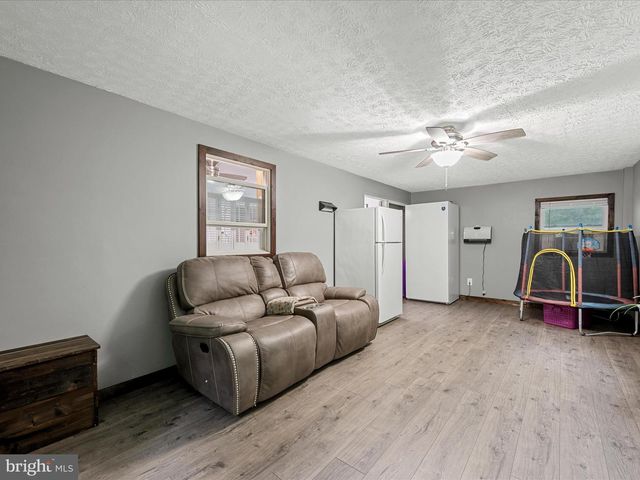 125 ENDER AVE, Moorefield, WV 26836