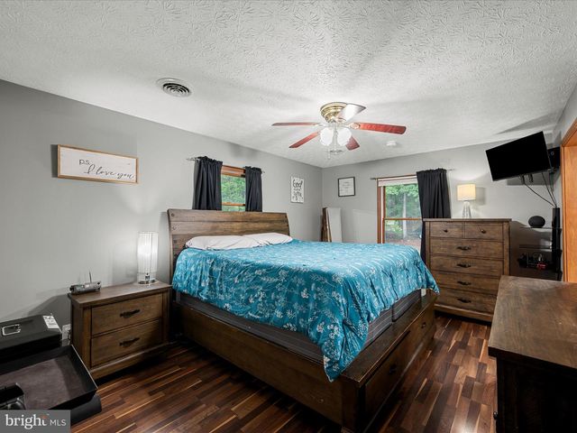 125 ENDER AVE, Moorefield, WV 26836