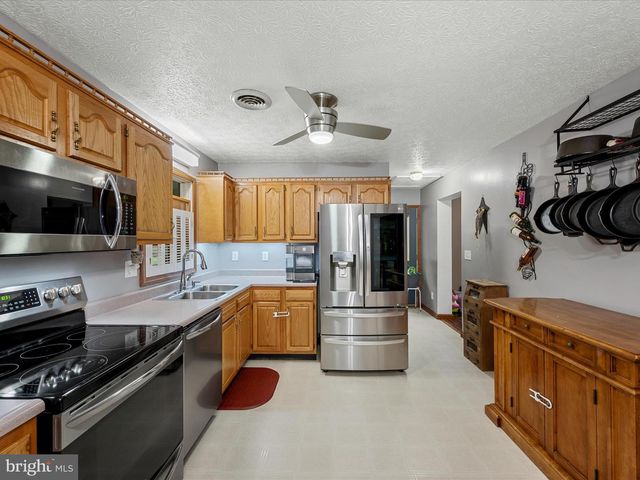 125 ENDER AVE, Moorefield, WV 26836