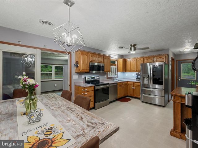 125 ENDER AVE, Moorefield, WV 26836