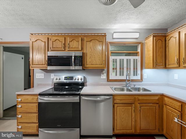 125 ENDER AVE, Moorefield, WV 26836