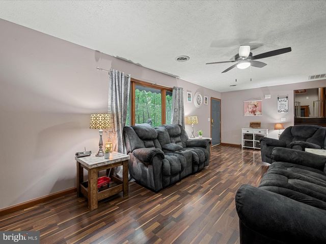 125 ENDER AVE, Moorefield, WV 26836