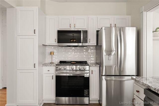 1012 E 7th Street, Jeffersonville, IN 47130