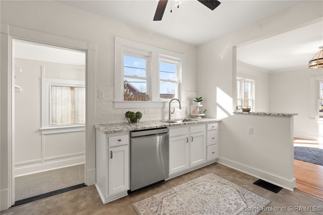 1012 E 7th Street, Jeffersonville, IN 47130