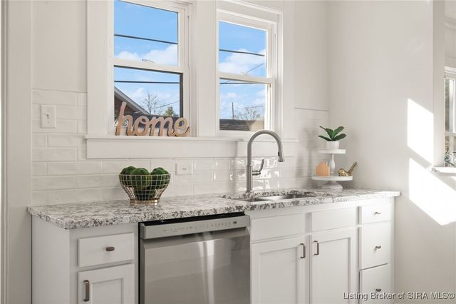 1012 E 7th Street, Jeffersonville, IN 47130