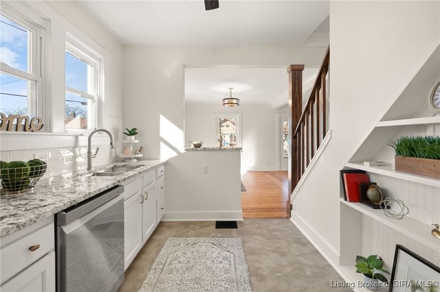 1012 E 7th Street, Jeffersonville, IN 47130