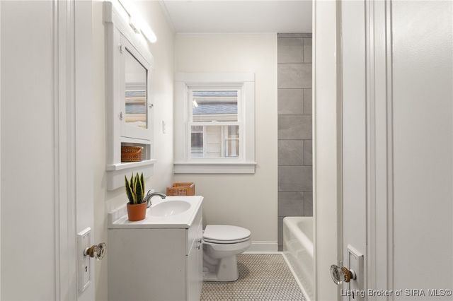 1012 E 7th Street, Jeffersonville, IN 47130