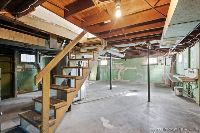 1012 E 7th Street, Jeffersonville, IN 47130