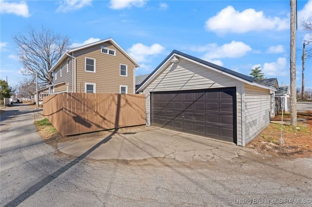 1012 E 7th Street, Jeffersonville, IN 47130