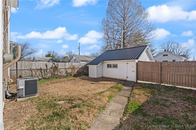 1012 E 7th Street, Jeffersonville, IN 47130