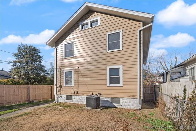 1012 E 7th Street, Jeffersonville, IN 47130