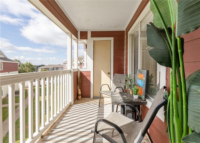 523 Southwest Parkway 303, College Station, TX 77840