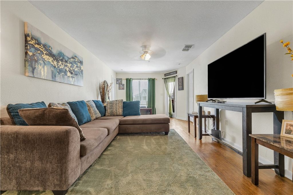 523 Southwest Parkway 303, College Station, TX 77840 — photo 2