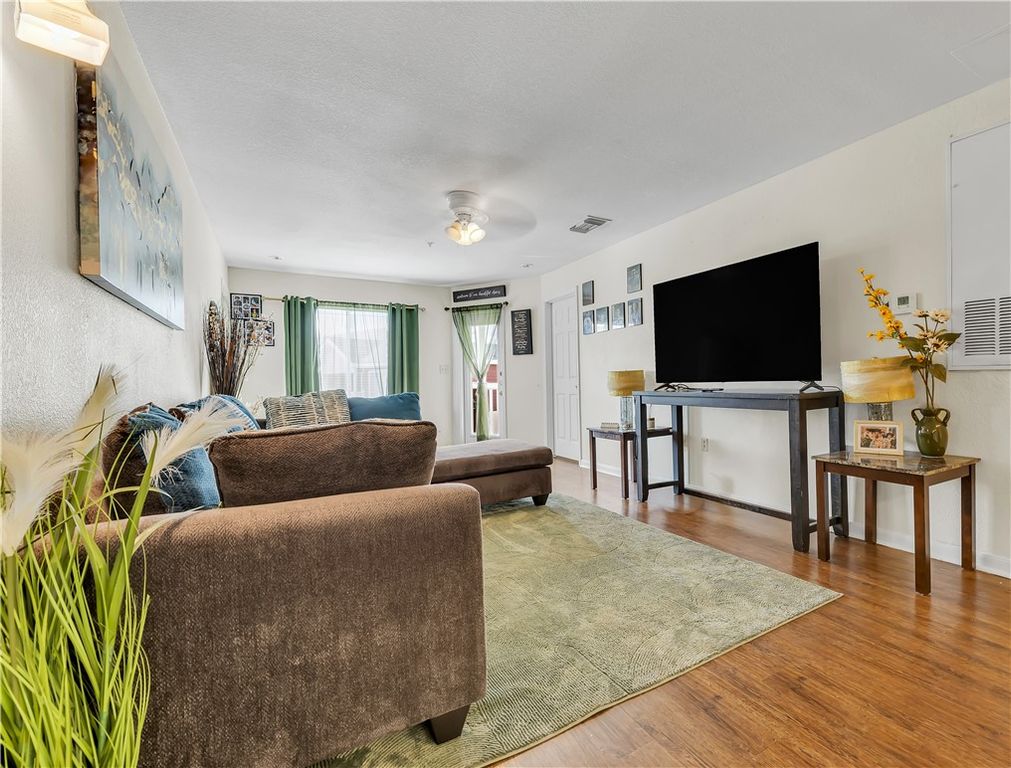 523 Southwest Parkway 303, College Station, TX 77840 — photo 3