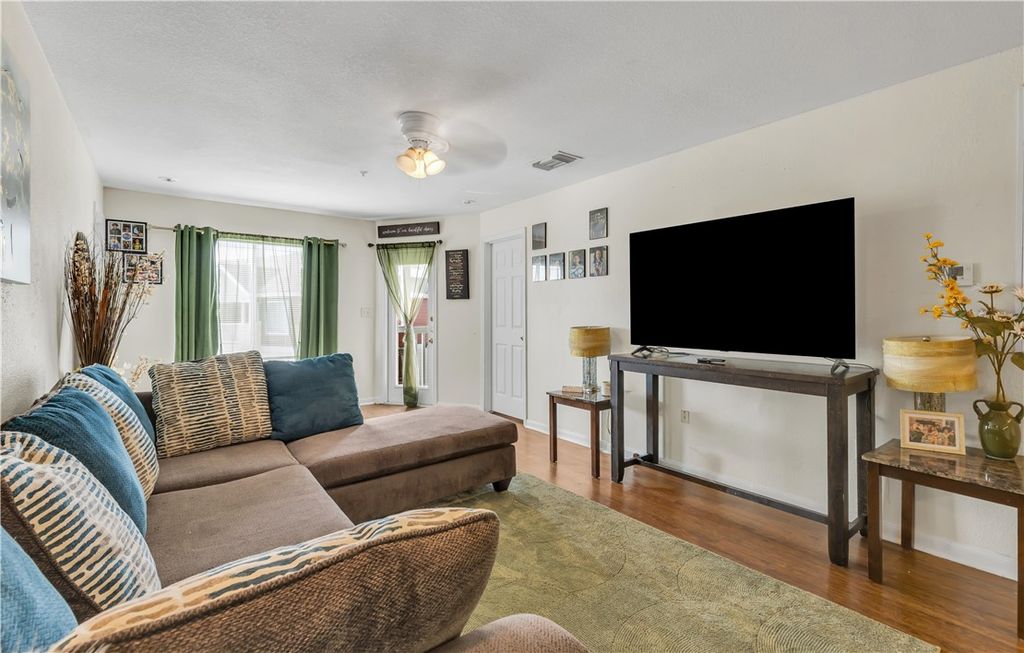 523 Southwest Parkway 303, College Station, TX 77840 — photo 4