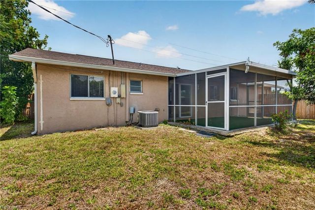 9090 San Carlos BLVD, Fort Myers, FL 33967