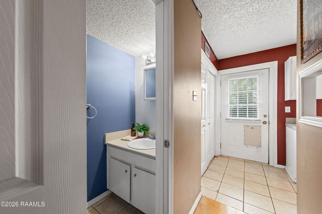 201 High Meadows Boulevard 153, Lafayette, LA 70507