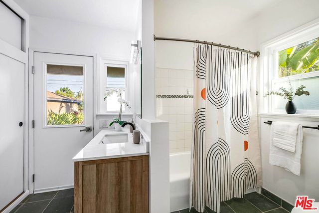 3416 W Clark Avenue, Burbank, CA 91505