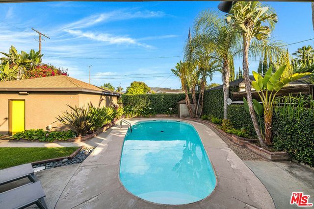 3416 W Clark Avenue, Burbank, CA 91505