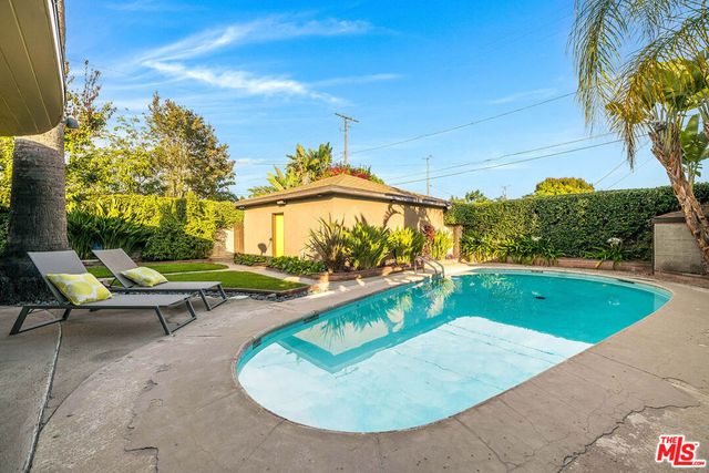 3416 W Clark Avenue, Burbank, CA 91505