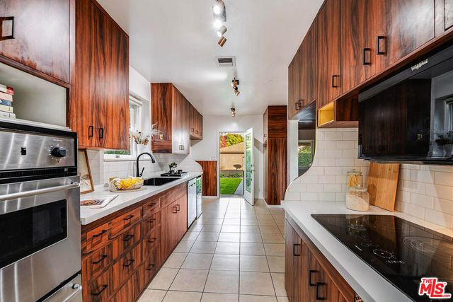 3416 W Clark Avenue, Burbank, CA 91505