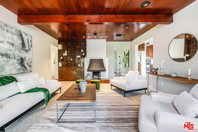 3416 W Clark Avenue, Burbank, CA 91505