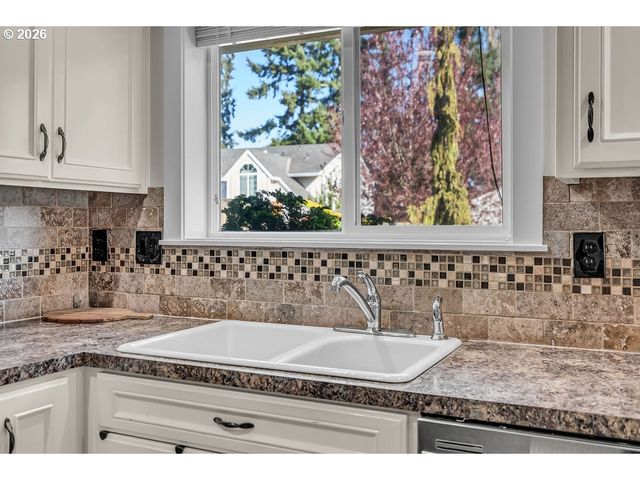 4460 MORFITT St, Hubbard, OR 97032