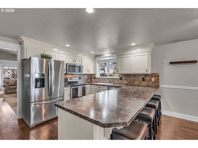 4460 MORFITT St, Hubbard, OR 97032