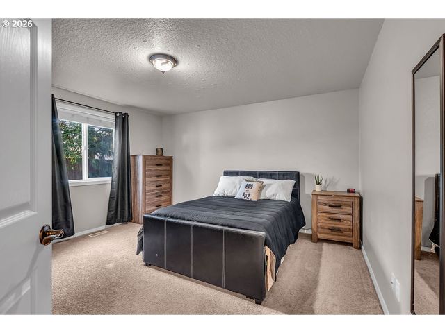 4460 MORFITT St, Hubbard, OR 97032