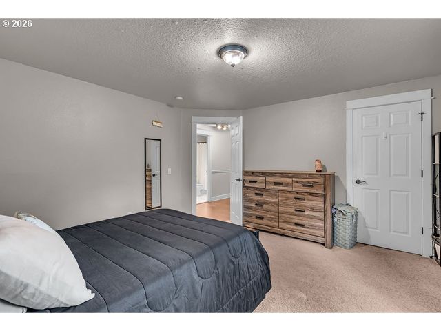 4460 MORFITT St, Hubbard, OR 97032