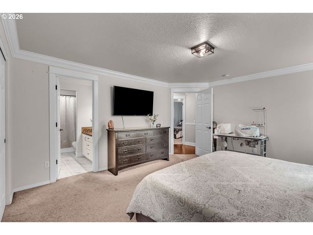 4460 MORFITT St, Hubbard, OR 97032