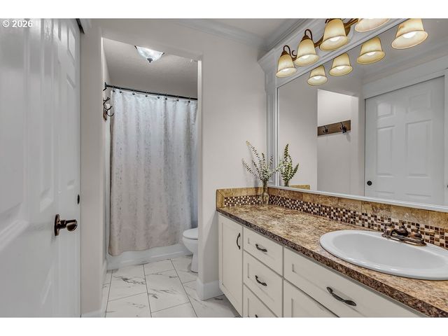 4460 MORFITT St, Hubbard, OR 97032