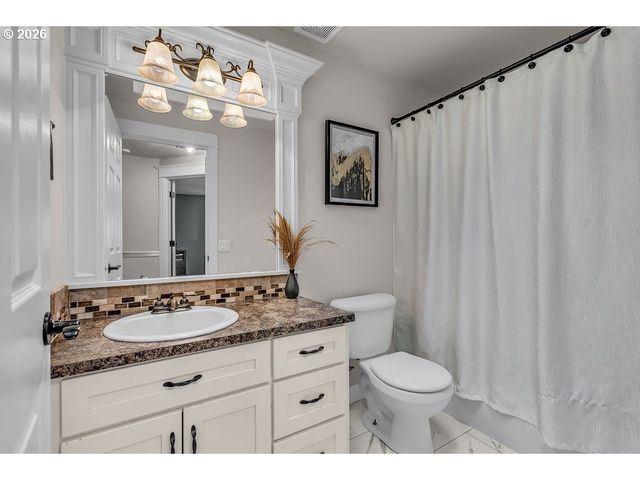 4460 MORFITT St, Hubbard, OR 97032