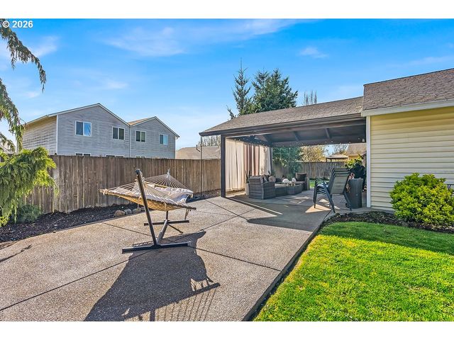 4460 MORFITT St, Hubbard, OR 97032